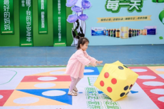 蓝花楹盛开的母亲节，奥运冠军带领500市民“走